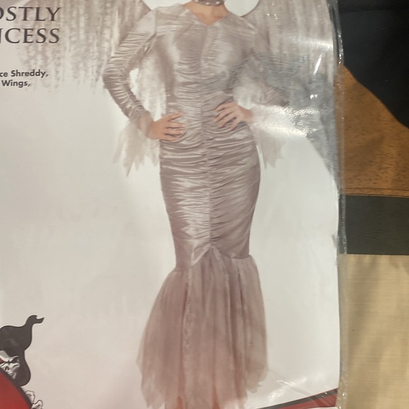 Women’s Ghostly Princess. Size Large. Everything included.🪽🎃 - Picture 6 of 9